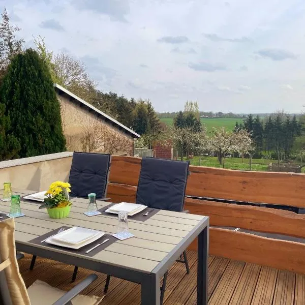 Ferienwohnung Pfotenglück nahe Ostsee mit atemberaubender Dachterrasse & Gartenblick, khách sạn ở Mallentin
