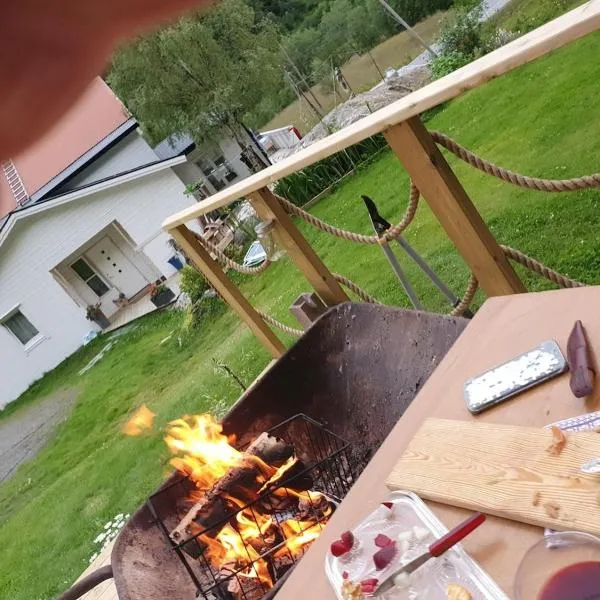 modern house in front of midnight sun, hotel in Lavangen