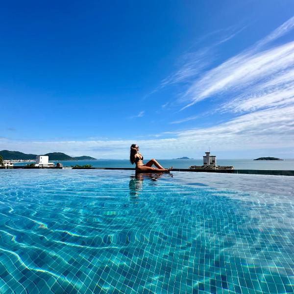 Ingleses - Infinity Pool