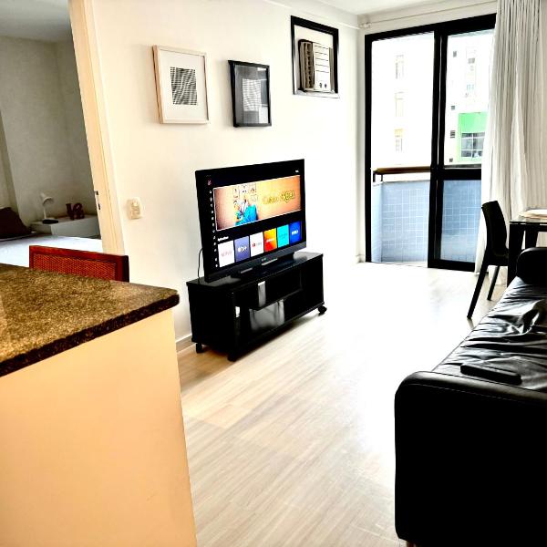 Flat em Copacabana com garagem e piscina