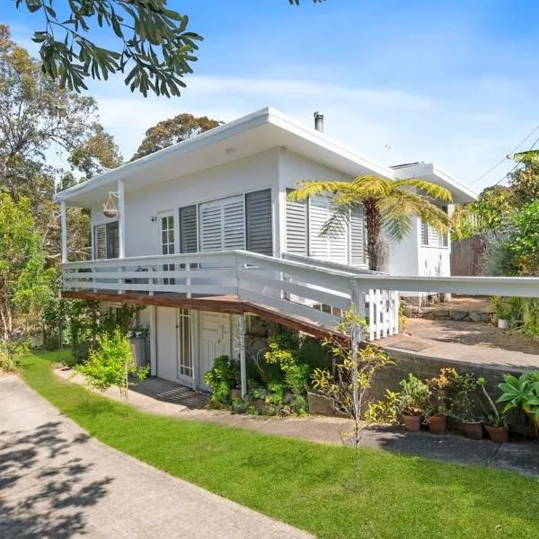 Manaia - A little bach near the beach, hotel in Moruya Heads