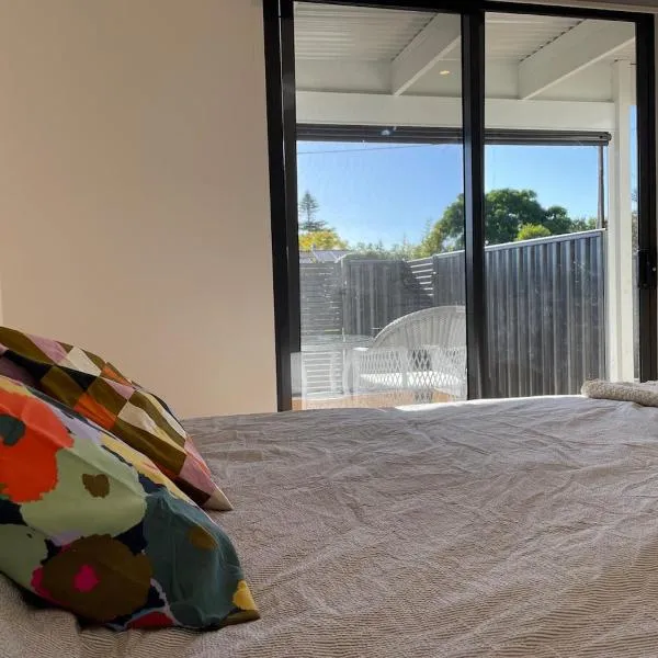 The beach & wine pad, hotel in Port Willunga