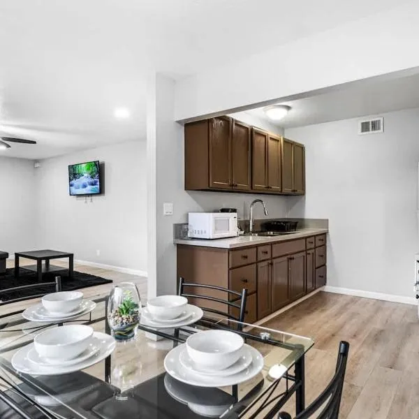 Comfortable 2BR! Sleeps 6! Cozy Stay! โรงแรมในลาสเวกัส