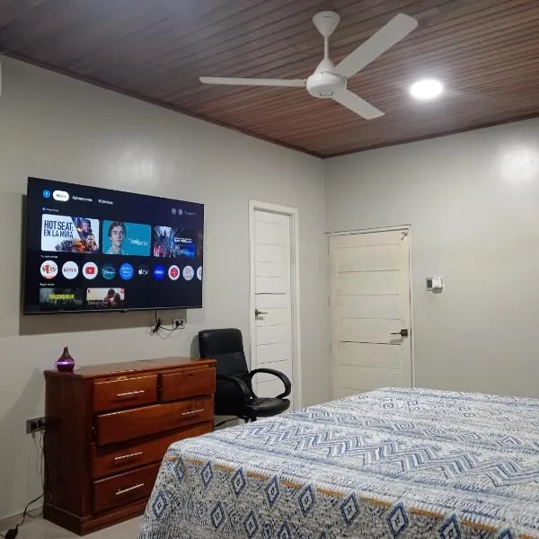 Alojamiento CASA LUNA, hotel in Iquitos