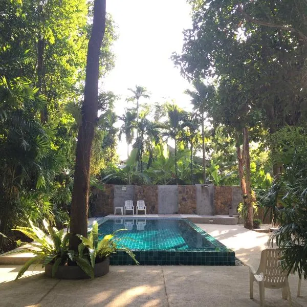 Fern House Retreat, hotel v destinaci Chalong