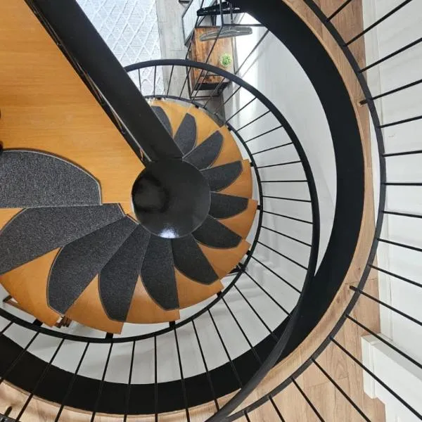 Wohlfühlapartment - 3 Schlafzimmer - Dachterrasse - kostenlos parken โรงแรมในไอเซนัค