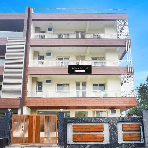 Super Townhouse Sector 121 Noida, hotel v destinaci Indirapuram
