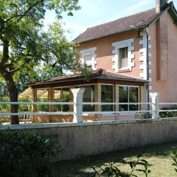 Gîte La grave haute sud, ξενοδοχείο σε Mauzac-et-Grand-Castang