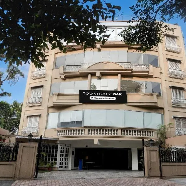 Super Townhouse Oak Rajpur Road Dehradun, hotel in Dehradun