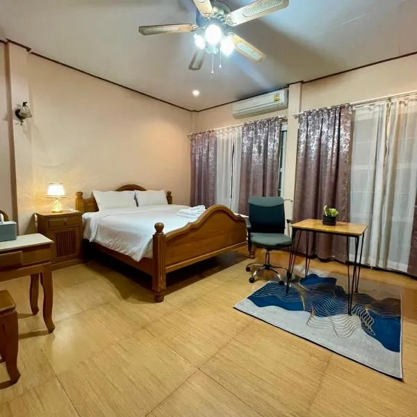 Bann Tawan Home, hotel v destinaci Čiang Rai