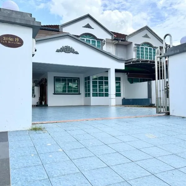 10Pax Spacious Semi-D&Nearby City Centre、シブのホテル