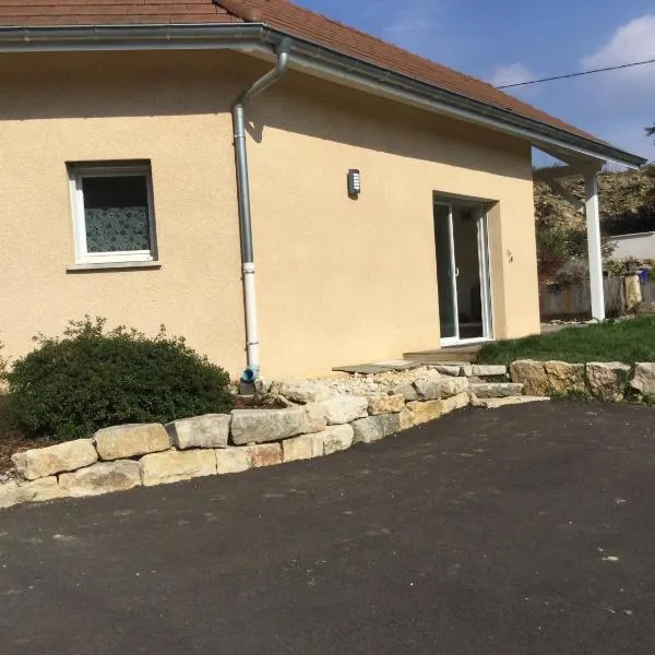 Les fontaines de Panama, Hotel in Yenne