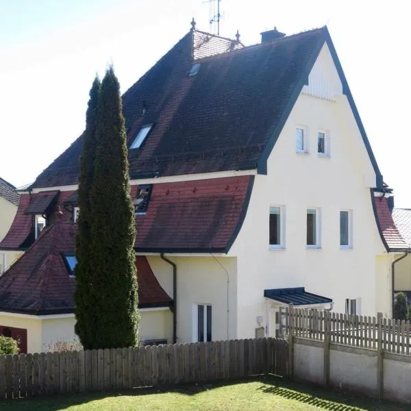 Villa Sonnenschein im Zentrum Bad Stebens nahe der Therme, hotel v destinaci Bad Steben