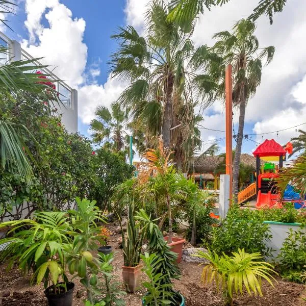 Maho Beach House - Charming Studio - Beach Access, hotel en Maho Reef