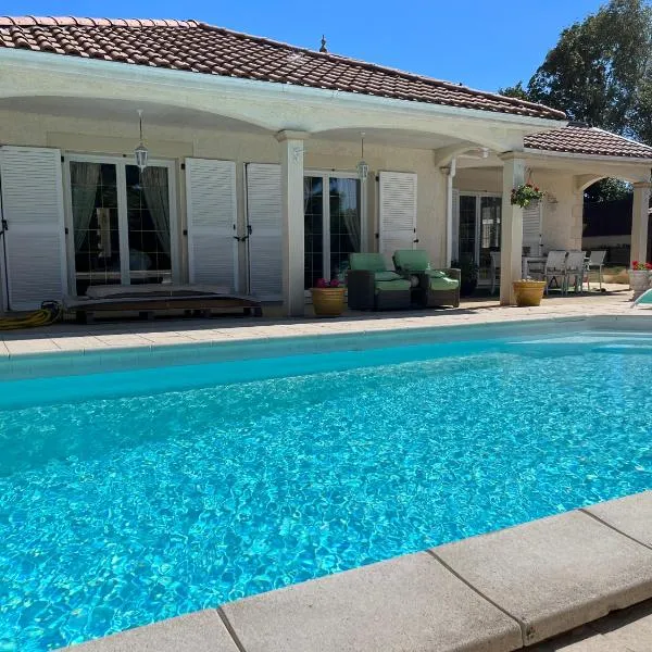 Suite dans villa provençale avec parking et piscine, hotel v destinácii Laneuvelotte