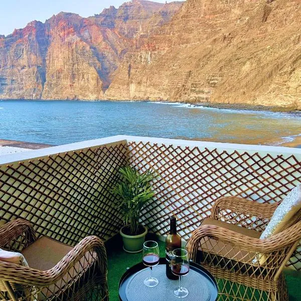 Beachfront Gem with Sand and Sea at Your Doorstep, hotel v destinaci Santiago del Teide