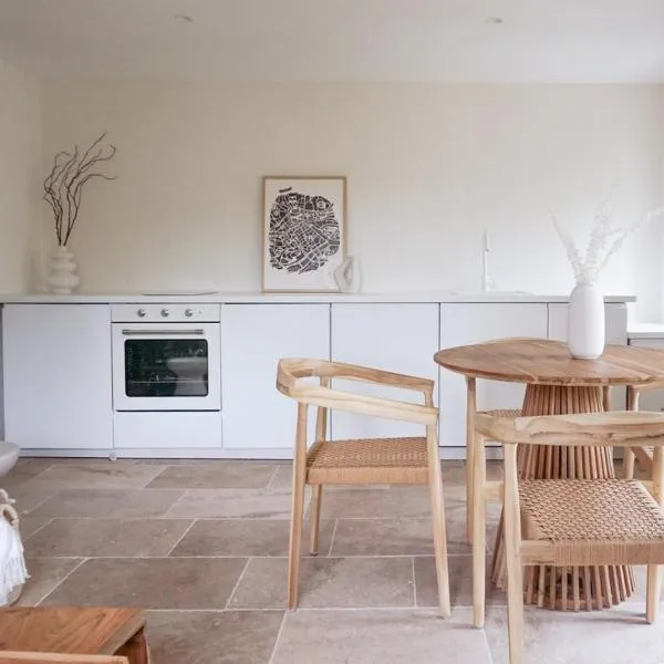 Les Voiles Blanches - Appartement dans un château, hotel in Caen