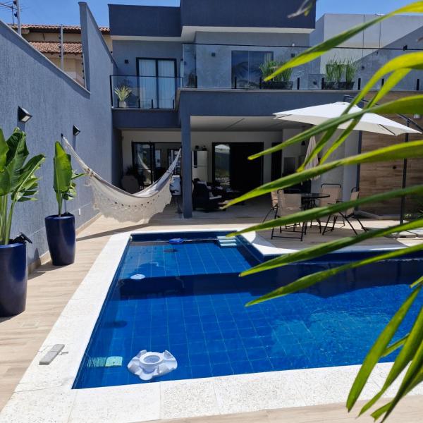 Quarto casal com banheiro que atende exclusivamente ao quarto em casa familiar de luxo - Foto 4