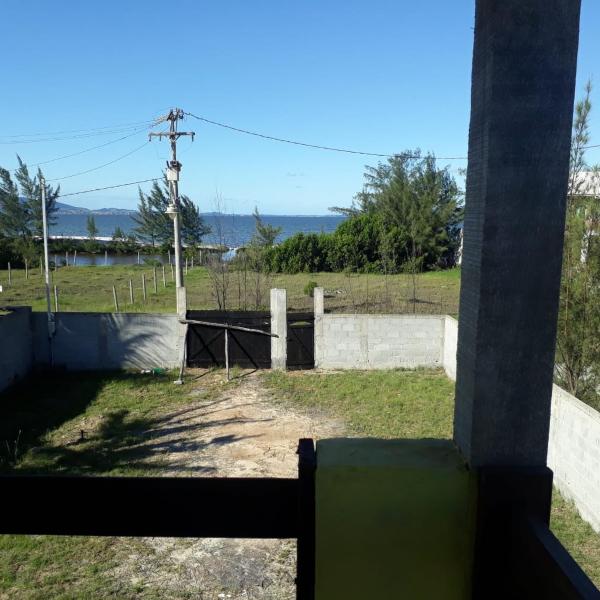 Casa do mar e lagoa