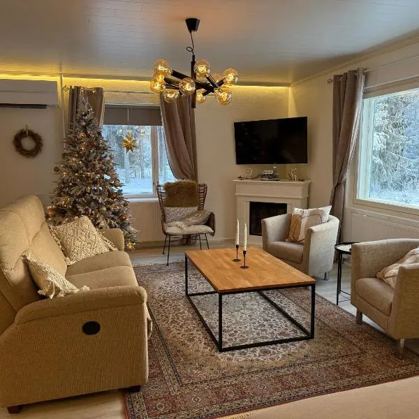 Villa Ainola - A Private Lakefront Getaway, Less Than an Hour from Rovaniemi, hotel em Rovaniemi