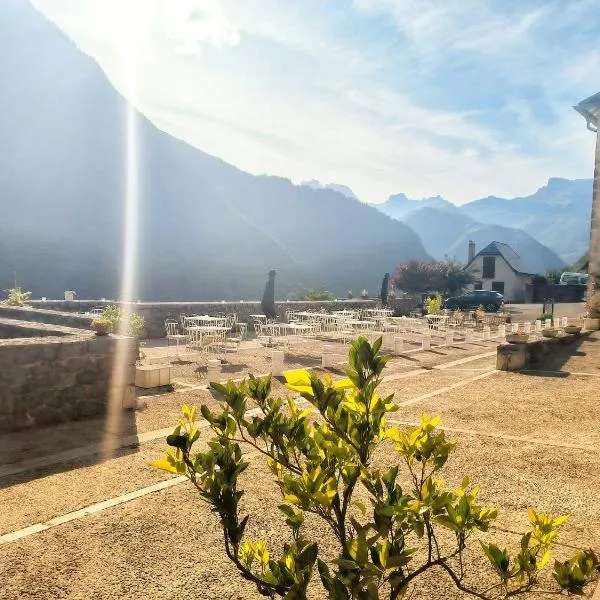 Château d'Arance Hôtel Restaurant Espace bien-être, hotel v destinaci Cette-Eygun