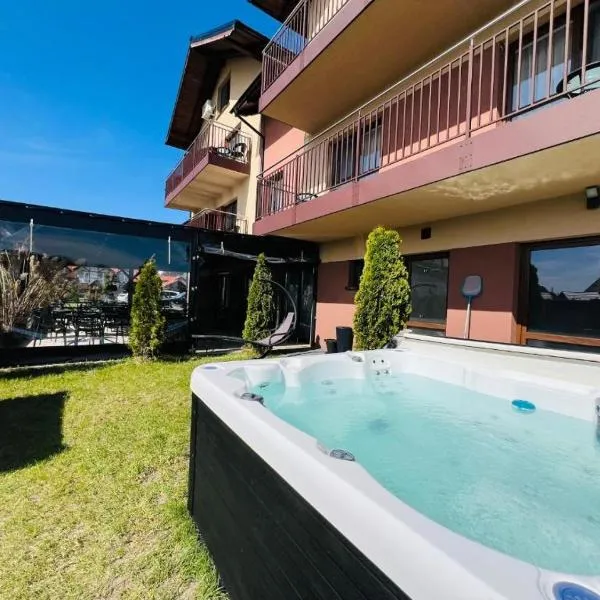 ROYAL Villa - ADULTS ONLY - Apartamenty z widokiem na Zalew Wiślany - Jacuzzi w cenie - Masaże relaksacyjne - Grupa Hotelowa PlażoweLove, hotel v destinaci Krynica Morska