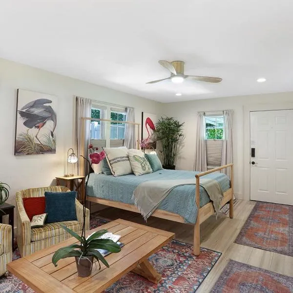 The Poe - Stylish Studio in downtown High Springs, hotel em High Springs