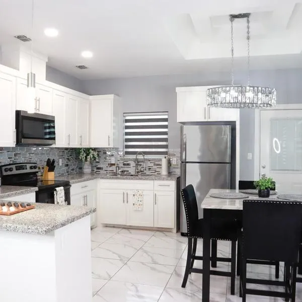 2Bd Modern Home In Gated Community, hótel í San Juan