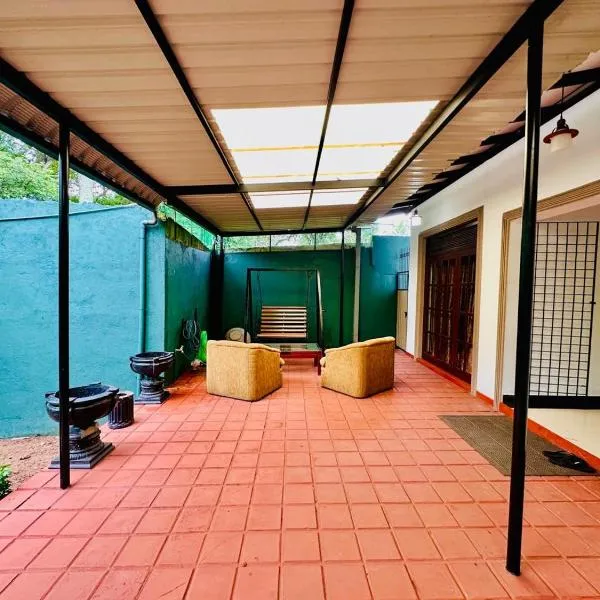 Himo Guest Inn, hotel en Dehiwala