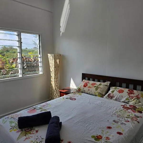 Cosy one bedroom self contained apartment, hotel in Yandua