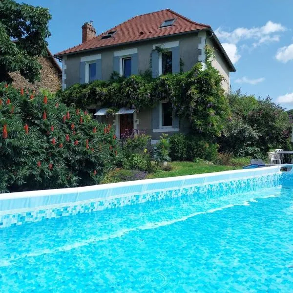 Gite à la ferme, hotel in Pierrefiche