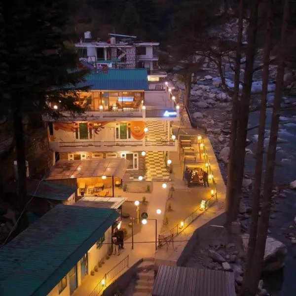 The Trippy Tribe Riverside Hostel Kasol, hotel v destinaci Kasol