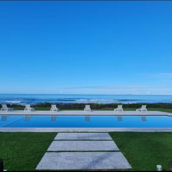 Casa de Praia - Alto Padrão -Condomínio Frente Mar