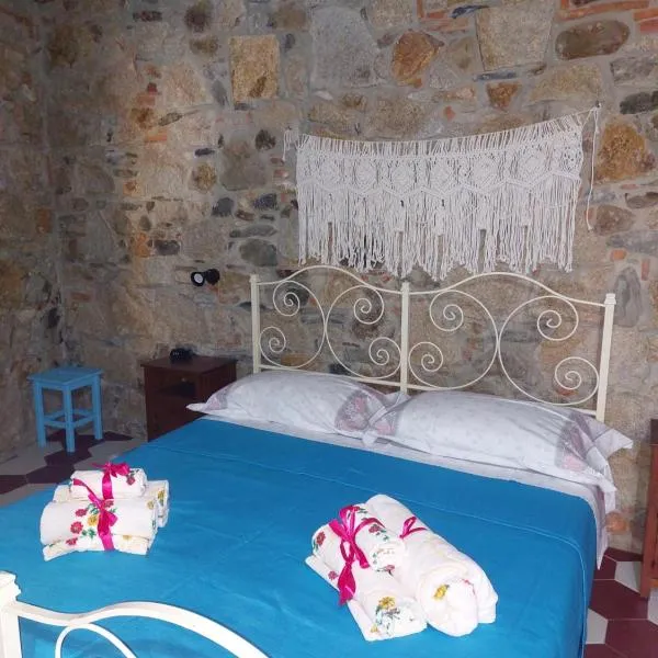 Su Furriadroxiu, hotel i San Vito