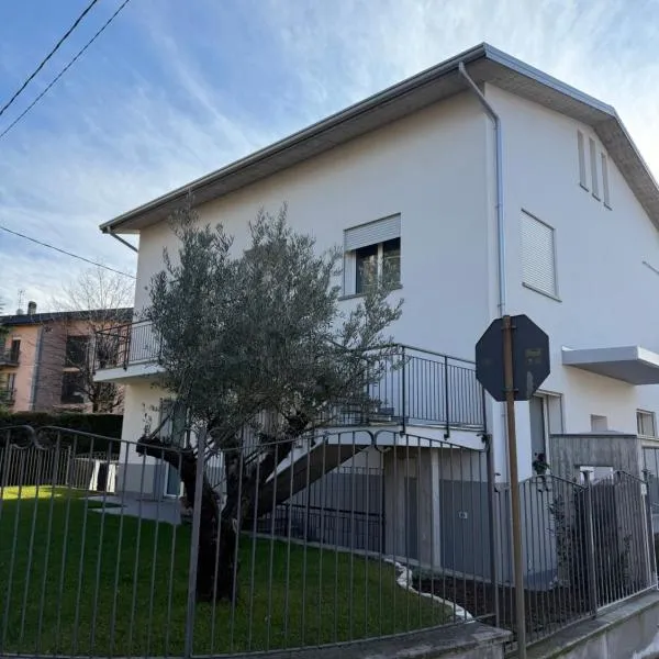 Ca Bilofer-7 min to Bergamo Airport, hotel v destinaci Seriate