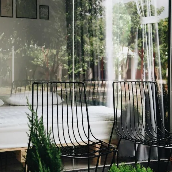 Homestay t h o n g d o n g, hotel v destinaci Ấp Phước Hòa