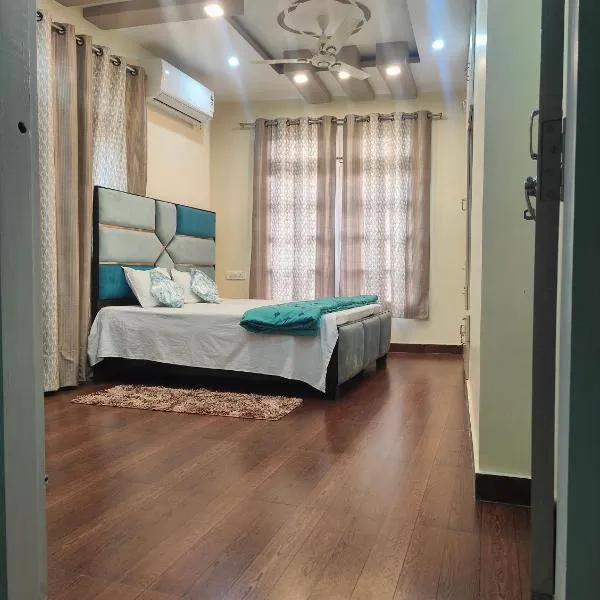 Akhand Bhawan Homestay 2BHK Apartment, hotel v destinaci Váránasí