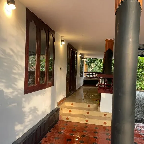 Rock Hill - Pachakkad Home Stay, hotel v destinaci Athirappally