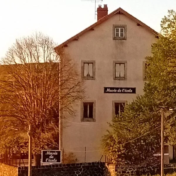 Gîte et Chambres d'hôtes du Musée Ecole, hotel v destinaci Le Monastier sur Gazeille