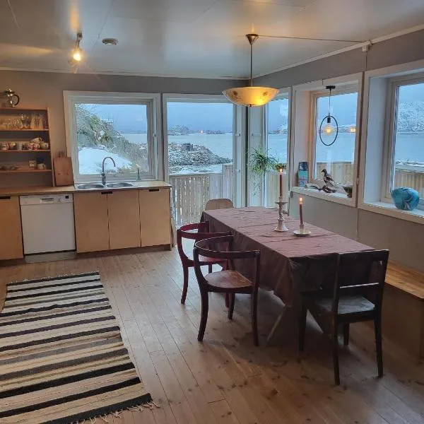 Private Apartment By The Sea, hotel in Vestvågøya