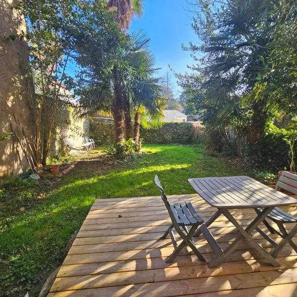 proche centre calme jardin privé, hotel in Nantes
