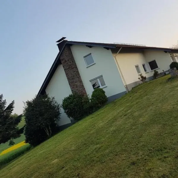 Ferienwohnung zur Falkenlay Bad Bertrich, hotel u gradu Bad Bertrih