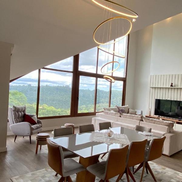 Luxuoso apartamento de 5 suítes frente rua torta