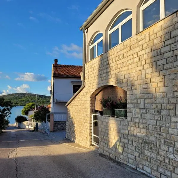 Villa Kaktusa, hotel v destinaci Pirovac