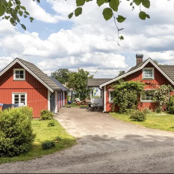 Stuga nära Ullared Mitt i Åkulla bokskogar, hotel v destinaci Rolfstorp