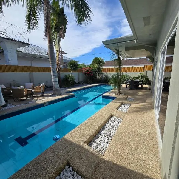 Two-Bedroom Private Villa with Spacious Pool Retreat, hotel v destinaci Panglao