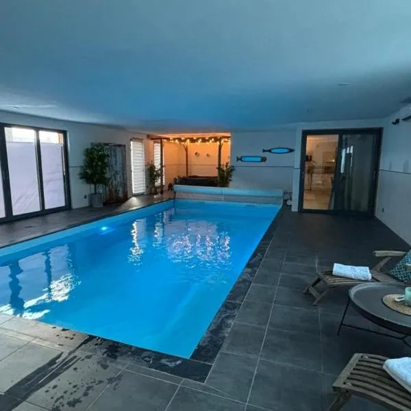 Superbe studio privée au calme avec piscine et spa, hotel in Sailly-lès-Lannoy