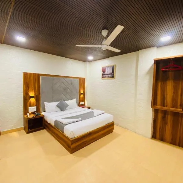 Hotel AVK with Kitchen Near Versova Beach, hotel v Bombaji