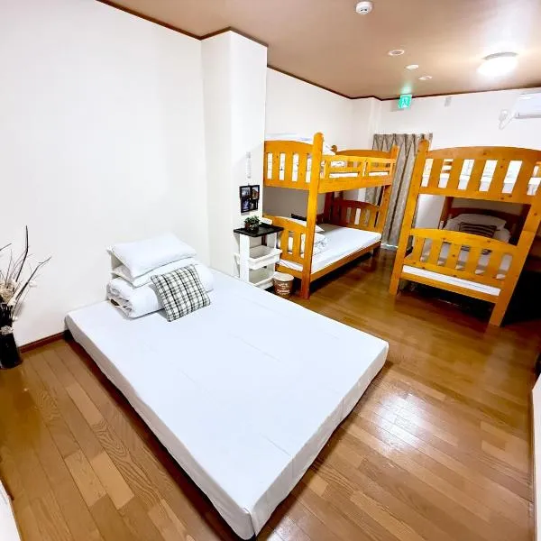 PetitHotel017全室ミニキッチン付きファミリルーム 飲食街中心 阿波踊り会館7分 文理 徳島大学 アスティとくしま車8分、徳島市のホテル