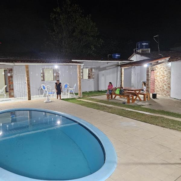 Casa de praia em pontas de pedra com piscina